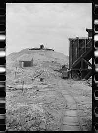 [Untitled photo, possibly related to: Abandoned mine. Goldfield, Nevada.]. Sourced from the Library of Congress.