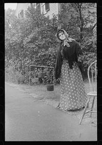[Untitled photo, possibly related to: Dummy in yard of antique shop, near Concord, New Hampshire]. Sourced from the Library of Congress.