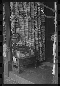 Newsstand, Manchester, New Hampshire. Sourced from the Library of Congress.