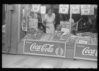  grocery store, Black Belt, Chicago, Illinois. Sourced from the Library of Congress.