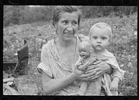 Wife and child of sharecropper, Arkansas. Sourced from the Library of Congress.