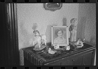 [Untitled photo, possibly related to: Interior scenes of the Thaxton farmhouse, near Mechanicsburg, Ohio]. Sourced from the Library of Congress.
