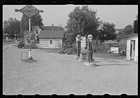 Gas station in Plain City, Ohio. Sourced from the Library of Congress.