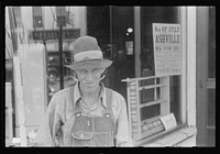 [Untitled photo, possibly related to: Street scene in central Ohio]. Sourced from the Library of Congress.