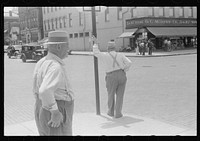 [Untitled photo, possibly related to: Street scene, Circleville, Ohio (see general caption)]. Sourced from the Library of Congress.