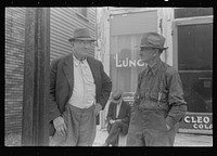 [Untitled photo, possibly related to: Street scene, Worthington, Ohio]. Sourced from the Library of Congress.