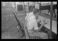 [Untitled photo, possibly related to: Refreshments at county fair, central Ohio]. Sourced from the Library of Congress.
