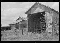 Old barn in central Ohio (see general caption). Sourced from the Library of Congress.