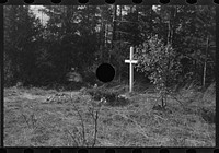 [Untitled photo, possibly related to: Lonely cross and old rollway now abandoned, Au Sable River, Michigan]. Sourced from the Library of Congress.
