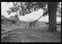 A sharecropper's yard, Hale County, Alabama. Sourced from the Library of Congress.