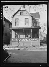 House in Cincinnati showing its conversion into businnesses and blight. Sourced from the Library of Congress.