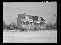 Houses in Manville, New Jersey, showing close construction despite available surrounding land. Sourced from the Library of Congress.