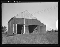 Barn on W.T. Huber's farm, Northampton Farms site. Hanoverville, Pennsylvania. Sourced from the Library of Congress.