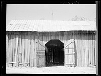 Barn. Guilford County, North Carolina. Sourced from the Library of Congress.