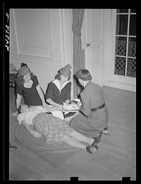 [Untitled photo, possibly related to: Practicing placing a splint on the arm. At the American Red Cross, New York City]. Sourced from the Library of Congress.