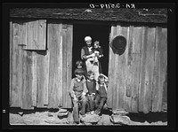 Mrs. Handley and some of her children. Walker County, Alabama. Sourced from the Library of Congress.