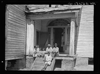 John Miller and family who live in the old Pettway Mansion. Gees Bend, Alabama. Sourced from the Library of Congress.