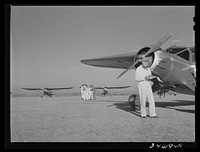 Fort Worth, Texas. Meacham Field. Students and instructor. Sourced from the Library of Congress.