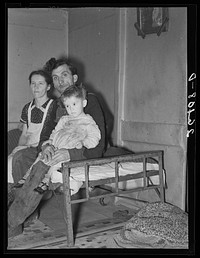 Larry Valentine with his wife and one of his children. Bedford County, Pennsylvania. Sourced from the Library of Congress.