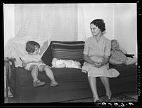 Wife and children of a member of the farm cooperative. Wabash Farms, Indiana. Sourced from the Library of Congress.