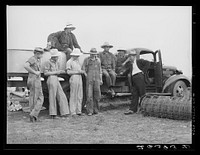 Members of the Wabash Farms cooperative discussing their work with the project manager. Sourced from the Library of Congress.