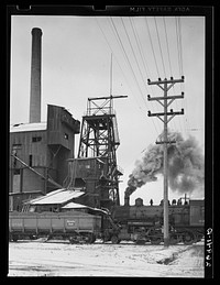 West Mine, West Frankfort, Illinois. Now abandoned. This mine has been down about a year (see 26940-D). Sourced from the Library of Congress.