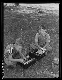 Children (pupils of one-room schoolhouse) eating lunch. Grundy County, Iowa. Sourced from the Library of Congress.
