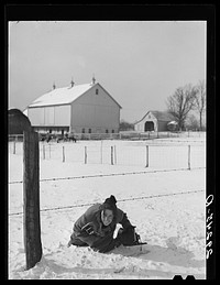 [Marion Post Wolcott with Zeiss Ikoflex III and Speed Graphic in hand in Montgomery County, Maryland]. Sourced from the Library of Congress.