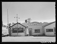 Gas station on Colorado--Wyoming state line. Sourced from the Library of Congress.