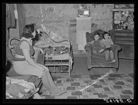 Wife and children of tiff miner. Washington County, Missouri. Sourced from the Library of Congress.