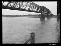 River gauge for water level and bridge across the Mississippi. Memphis, Tennessee. Sourced from the Library of Congress.