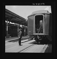 Passengers leaving station in northwestern Florida. Sourced from the Library of Congress.