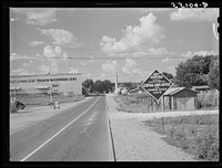 Road leading into Cave City, Kentucky. Sourced from the Library of Congress.