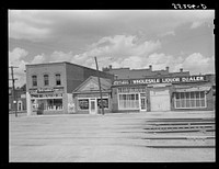 Immediately on entering state of Kentucky the greater increased number of liquor signs is very noticeable. Guthrie, Kentucky. Sourced from the Library of Congress.