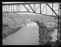 [Untitled photo, possibly related to: River near Harrodsburg, Kentucky]. Sourced from the Library of Congress.