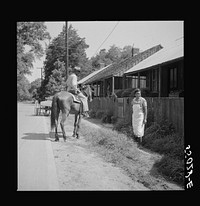 Street scene on Saturday afternoon in Natchez, Mississippi. Sourced from the Library of Congress.