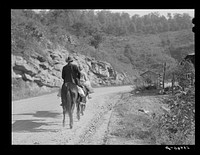 [Untitled photo, possibly related to: Mountain people bring garden produce to town to peddle and trade for other necessities. Jackson, Breathitt County, Kentucky]. Sourced from the Library of Congress.