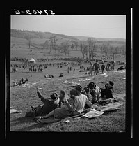Spectators picnicking before the Point to Point Cup race of the Maryland Hunt Club. Worthington Valley, near Glyndon, Maryland. Sourced from the Library of Congress.