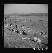 [Untitled photo, possibly related to: Spectators at the Point to Point Cup race of the Maryland Hunt Club. Worthington Valley near Glyndon, Maryland]. Sourced from the Library of Congress.