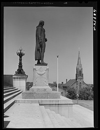 Thomas Jefferson statue in front of state capitol. Jefferson City, Missouri. Sourced from the Library of Congress.