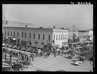 Christmas shopping crowds. Gadsden, Alabama. Sourced from the Library of Congress.