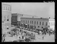 [Untitled photo, possibly related to: Christmas shopping crowds. Gadsden, Alabama]. Sourced from the Library of Congress.