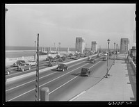 Five p.m. traffic on North Shore Boulevard. Chicago, Illinois. Sourced from the Library of Congress.