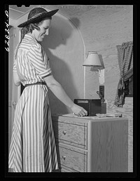 Tuning in radio in trailer at FSA (Farm Security Administration) camp. Erie, Pennsylvania. Sourced from the Library of Congress.
