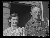 Farm couple who left farm and followed the boom. Sourced from the Library of Congress.