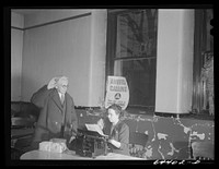 Marietta, Ohio. Old lawyer, veteran of Spanish-American War, swearing in as civilian defense volunteer. Sourced from the Library of Congress.