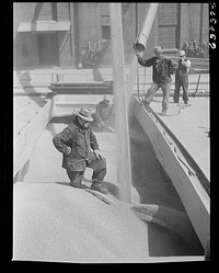 Grain trimmer directing flow of wheat into hold of Great Lakes Boat. Superior, Wisconsin. Sourced from the Library of Congress.