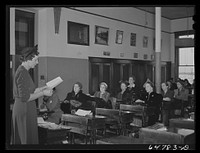 Epping, North Dakota. Mrs. Dahlen, wife of the county chairman of the defense savings plan, addressing a meeting of the women. Sourced from the Library of Congress.