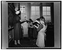 Lancaster County, Pennsylvania. Mennonite school teacher with class of Amish, Mennonite, and Pennsylvania Dutch children. Sourced from the Library of Congress.