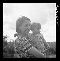 [Untitled photo, possibly related to: Migrant packinghouse worker's family near Belle Glade, Florida]. Sourced from the Library of Congress.